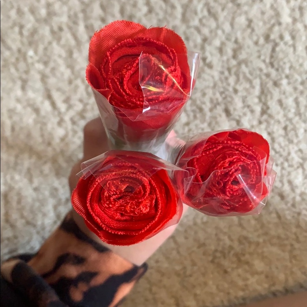 roses with underwear inside! - Picture 2 of 8